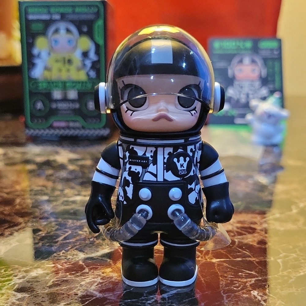 POP MART Mega Space Molly 100% Series 02 Meilin Panda PVC ABS PC Boxed Figure - Picture 2 of 8